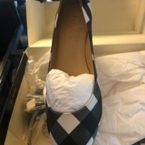 TALBOTS BLACK AND WHITE HEALS